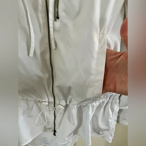GAP Body Women’s White Lined Windbreaker with Hood; Size Medium. - Picture 4 of 9